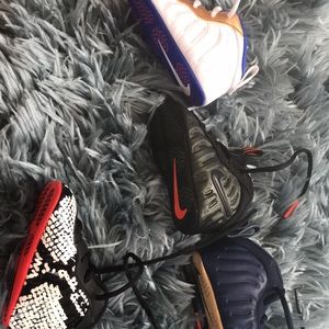 2c 3c red, white, black Nike